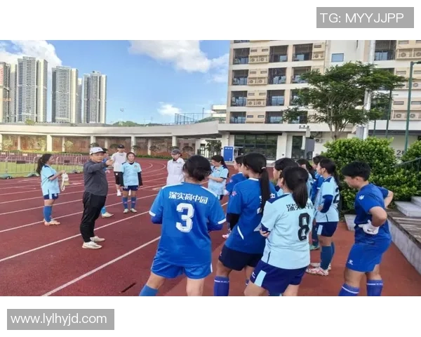 学校购置足球及其他体育器材以提升学生运动兴趣和团队合作能力